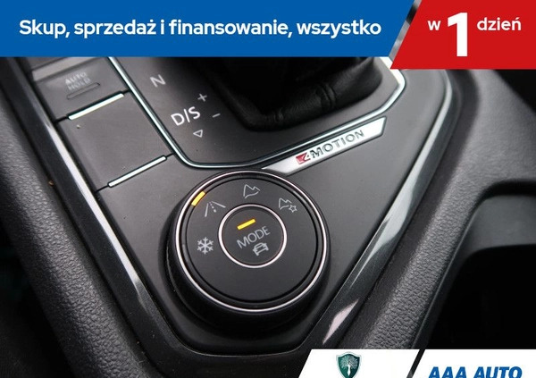 Volkswagen Tiguan cena 93000 przebieg: 154162, rok produkcji 2019 z Stąporków małe 254